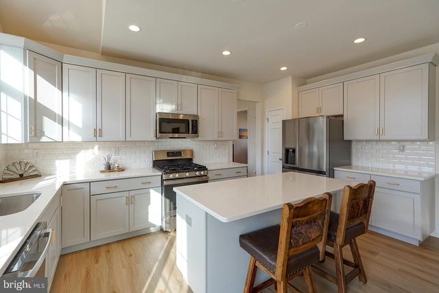 110 PETRELIA DR, Honey Brook, PA 19344