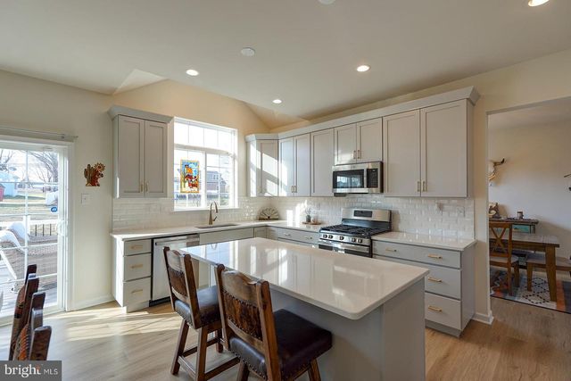 110 PETRELIA DR, Honey Brook, PA 19344