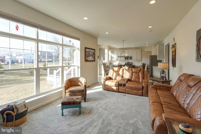 110 PETRELIA DR, Honey Brook, PA 19344