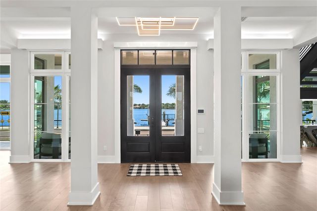 2926 COFFEE POT BOULEVARD NE, St Petersburg, FL 33704