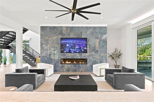 2926 COFFEE POT BOULEVARD NE, St Petersburg, FL 33704