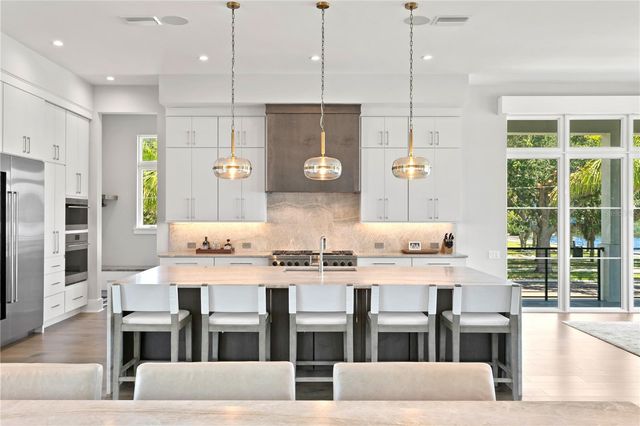 2926 COFFEE POT BOULEVARD NE, St Petersburg, FL 33704