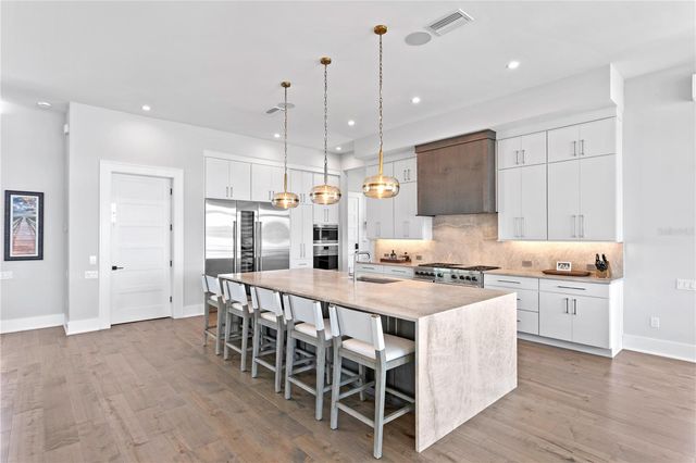 2926 COFFEE POT BOULEVARD NE, St Petersburg, FL 33704
