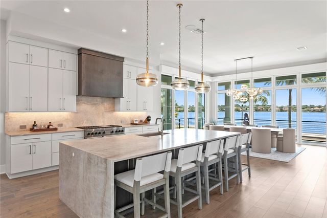 2926 COFFEE POT BOULEVARD NE, St Petersburg, FL 33704