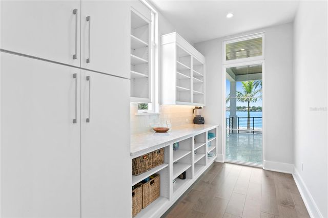 2926 COFFEE POT BOULEVARD NE, St Petersburg, FL 33704