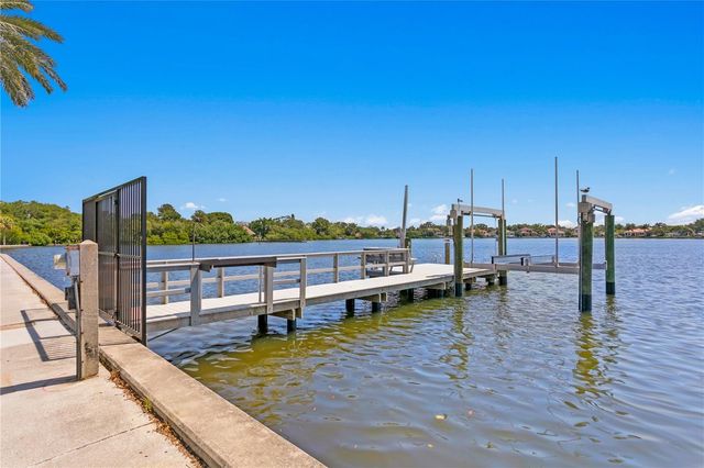 2926 COFFEE POT BOULEVARD NE, St Petersburg, FL 33704