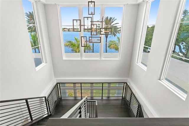 2926 COFFEE POT BOULEVARD NE, St Petersburg, FL 33704
