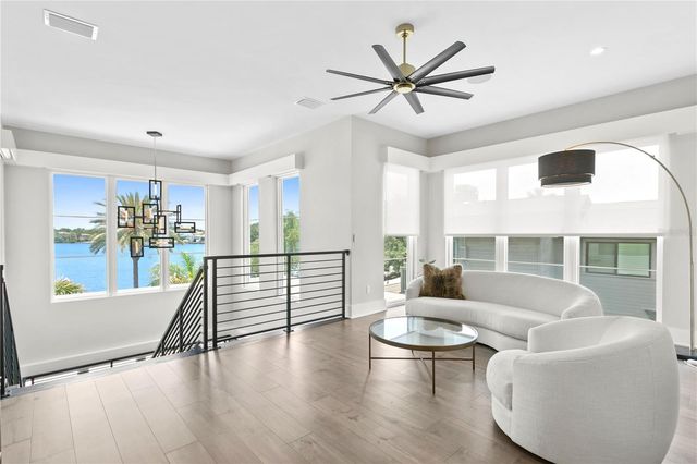 2926 COFFEE POT BOULEVARD NE, St Petersburg, FL 33704