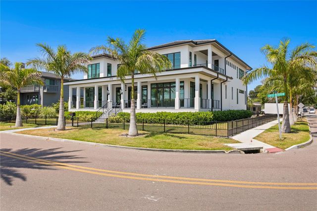 2926 COFFEE POT BOULEVARD NE, St Petersburg, FL 33704