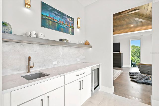 2926 COFFEE POT BOULEVARD NE, St Petersburg, FL 33704