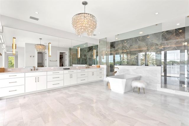 2926 COFFEE POT BOULEVARD NE, St Petersburg, FL 33704