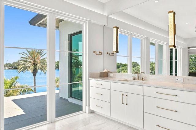 2926 COFFEE POT BOULEVARD NE, St Petersburg, FL 33704