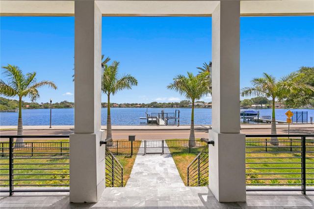 2926 COFFEE POT BOULEVARD NE, St Petersburg, FL 33704