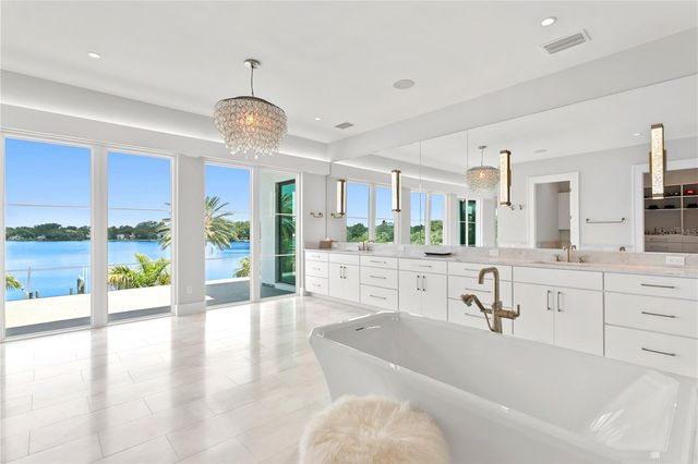 2926 COFFEE POT BOULEVARD NE, St Petersburg, FL 33704