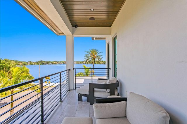 2926 COFFEE POT BOULEVARD NE, St Petersburg, FL 33704