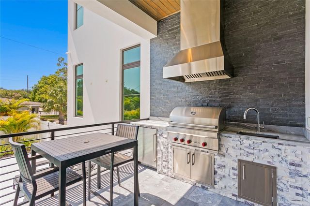 2926 COFFEE POT BOULEVARD NE, St Petersburg, FL 33704