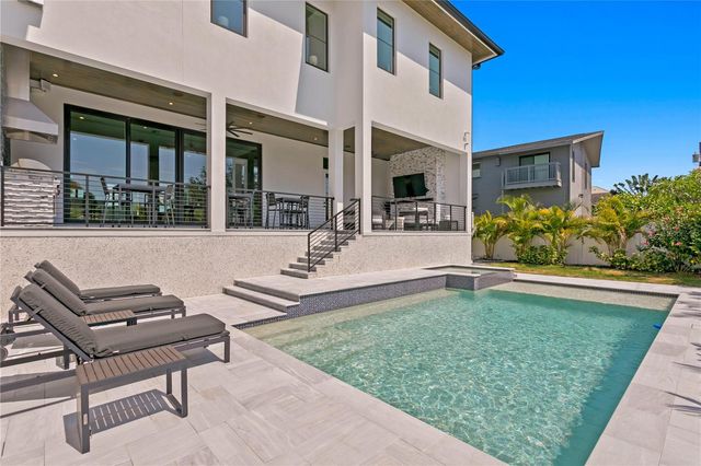 2926 COFFEE POT BOULEVARD NE, St Petersburg, FL 33704