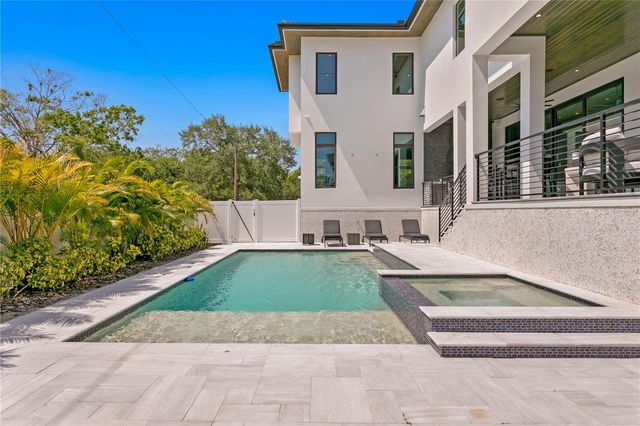 2926 COFFEE POT BOULEVARD NE, St Petersburg, FL 33704