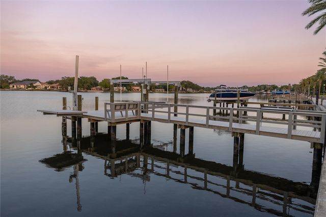 2926 COFFEE POT BOULEVARD NE, St Petersburg, FL 33704
