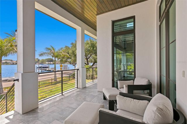 2926 COFFEE POT BOULEVARD NE, St Petersburg, FL 33704
