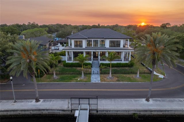 2926 COFFEE POT BOULEVARD NE, St Petersburg, FL 33704