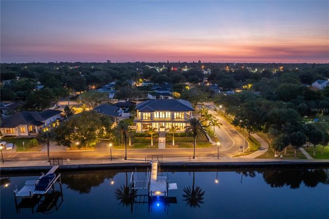 2926 COFFEE POT BOULEVARD NE, St Petersburg, FL 33704