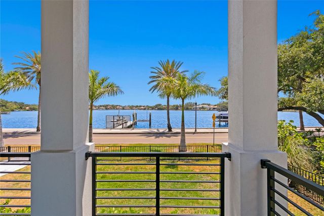 2926 COFFEE POT BOULEVARD NE, St Petersburg, FL 33704