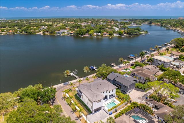 2926 COFFEE POT BOULEVARD NE, St Petersburg, FL 33704