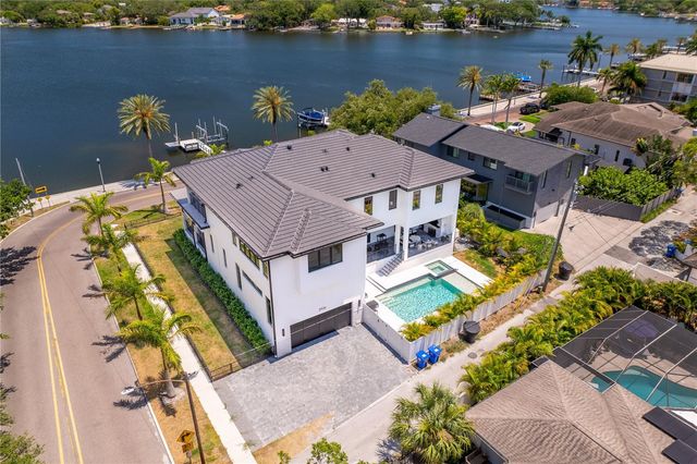 2926 COFFEE POT BOULEVARD NE, St Petersburg, FL 33704