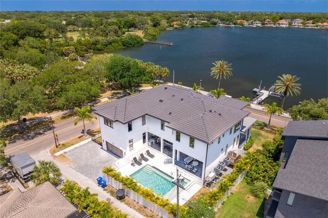 2926 COFFEE POT BOULEVARD NE, St Petersburg, FL 33704