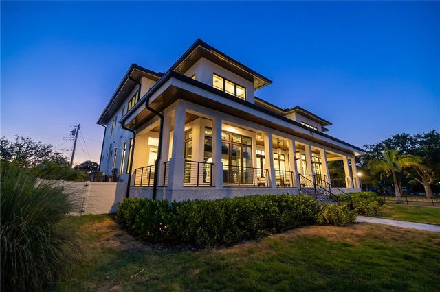 2926 COFFEE POT BOULEVARD NE, St Petersburg, FL 33704