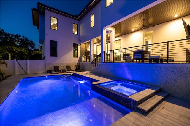 2926 COFFEE POT BOULEVARD NE, St Petersburg, FL 33704