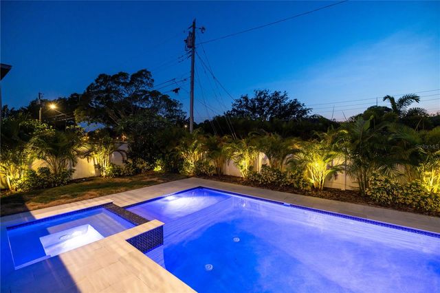2926 COFFEE POT BOULEVARD NE, St Petersburg, FL 33704