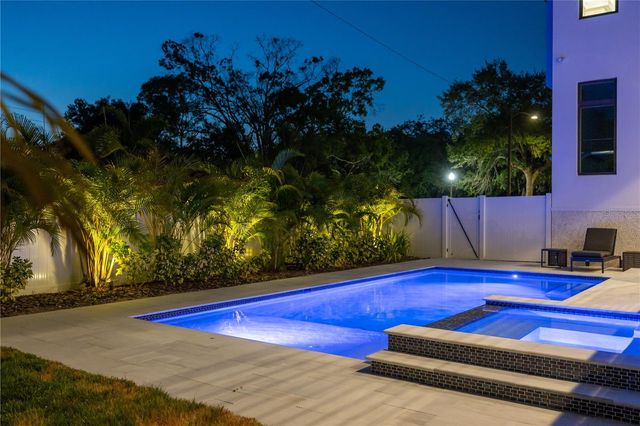 2926 COFFEE POT BOULEVARD NE, St Petersburg, FL 33704