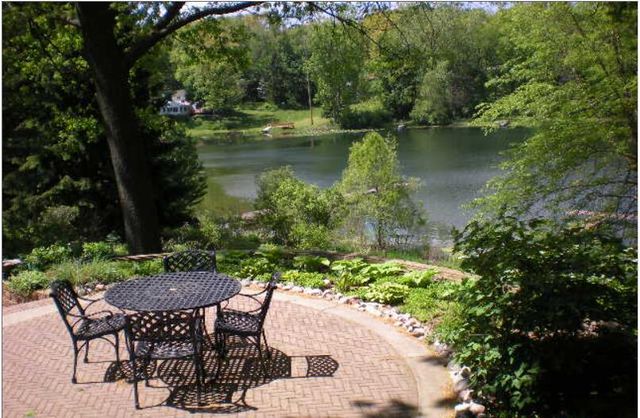 2248 Crest Drive, Kalamazoo, MI 49008