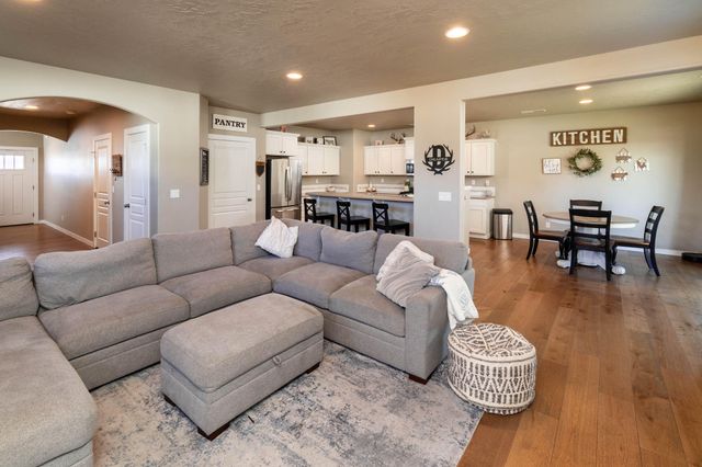 61813 Azalia Place, Bend, OR 97702