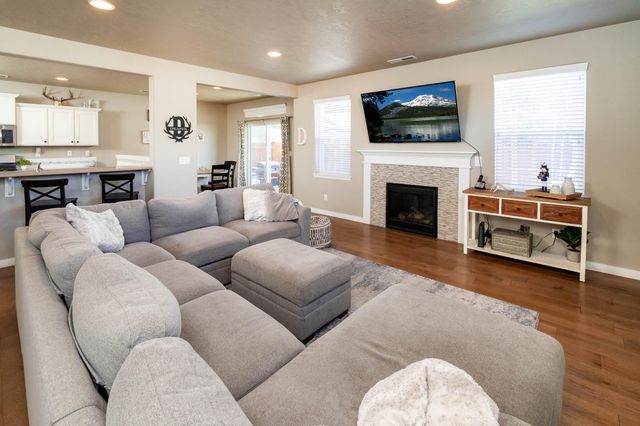 61813 Azalia Place, Bend, OR 97702