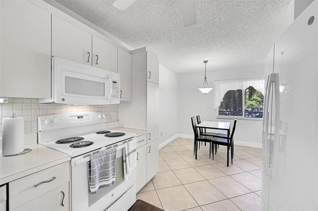 10133 NW 24th Place 205, Sunrise, FL 33322