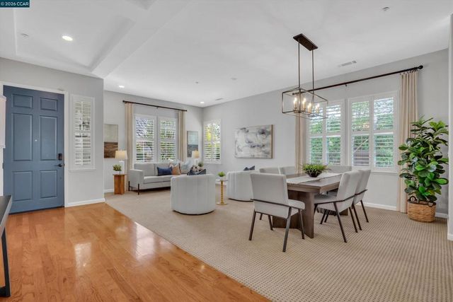 389 Roundhill Dr, Brentwood, CA 94513