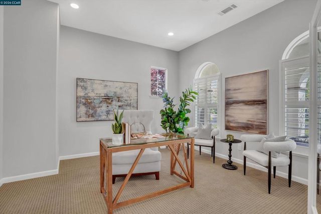 389 Roundhill Dr, Brentwood, CA 94513