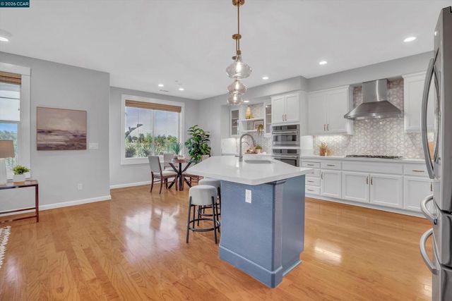 389 Roundhill Dr, Brentwood, CA 94513