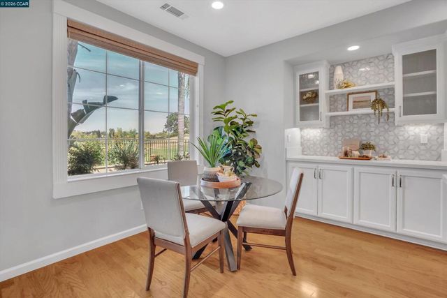 389 Roundhill Dr, Brentwood, CA 94513