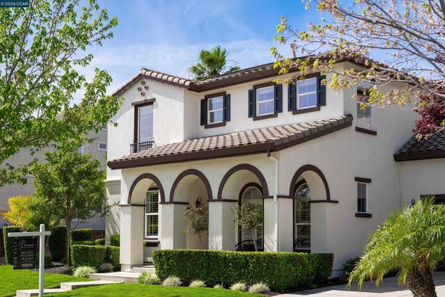 389 Roundhill Dr, Brentwood, CA 94513