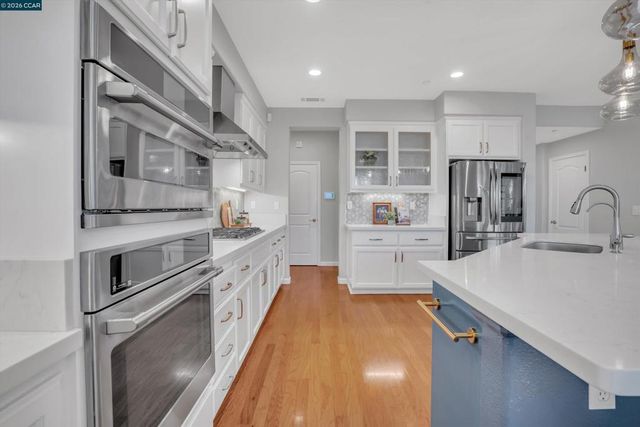 389 Roundhill Dr, Brentwood, CA 94513