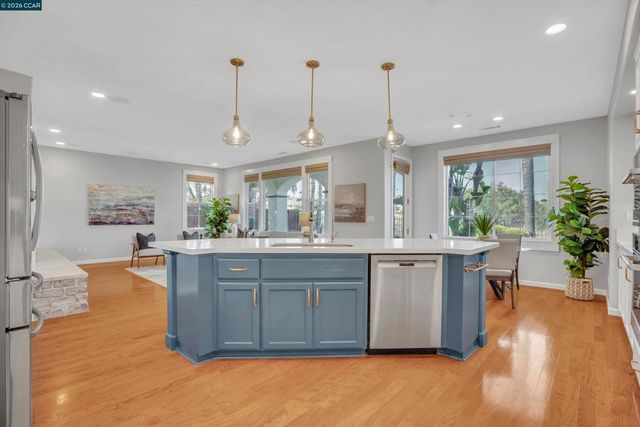 389 Roundhill Dr, Brentwood, CA 94513