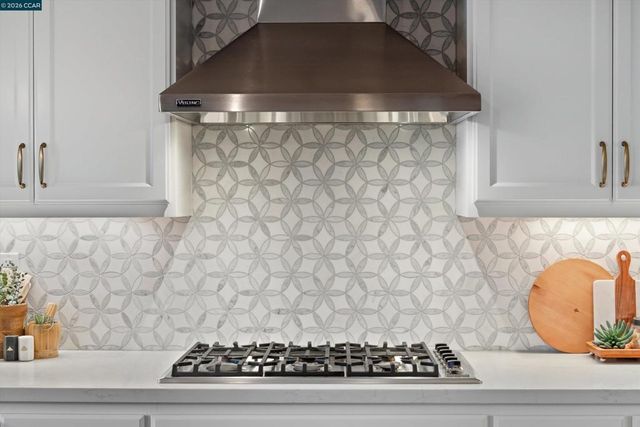 389 Roundhill Dr, Brentwood, CA 94513