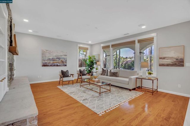 389 Roundhill Dr, Brentwood, CA 94513