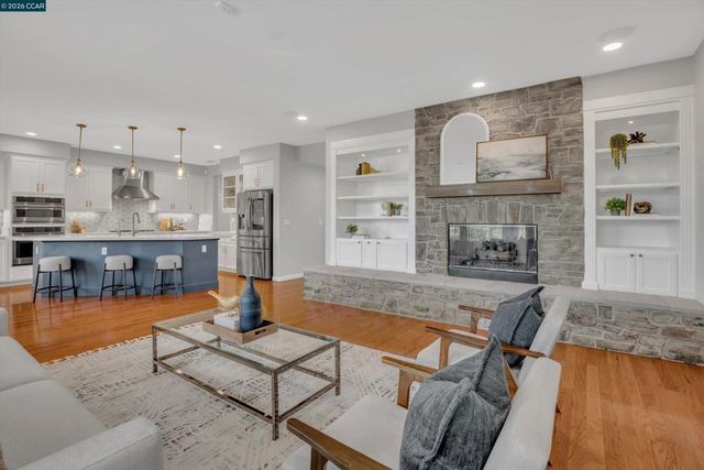 389 Roundhill Dr, Brentwood, CA 94513