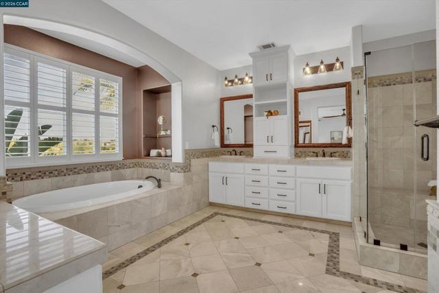 389 Roundhill Dr, Brentwood, CA 94513