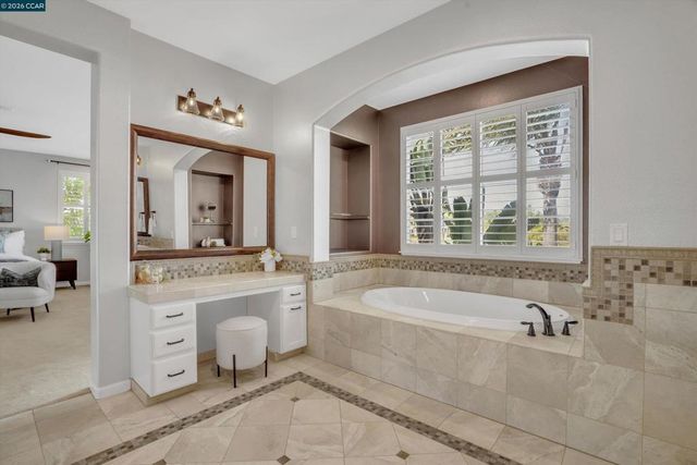 389 Roundhill Dr, Brentwood, CA 94513